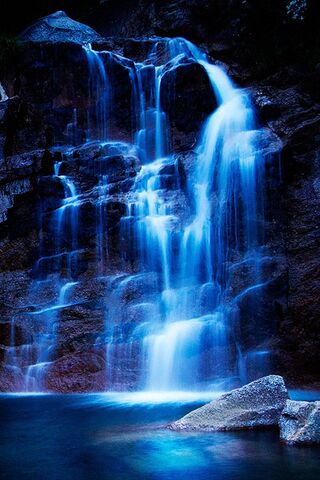 Mystical Cascade: Natur..