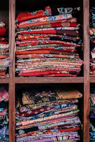 Tropical Vibes: The Allure of Hawaiian Shirts 🌺🌴