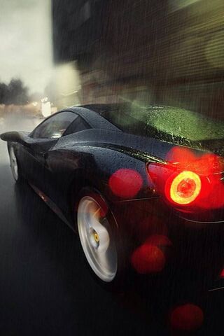 تشغيل السيارة في المطر