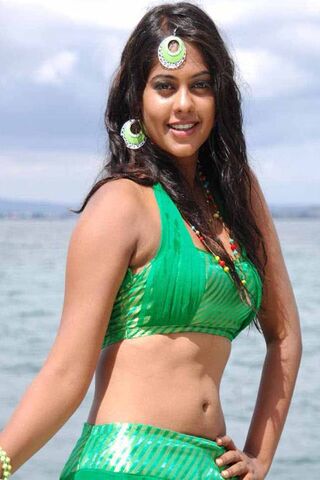 Tamil Actress Hot Wallpaper - Download to your mobile from PHONEKY