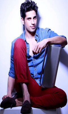 Siddharth Malhotra Wallpaper - Download to your mobile from PHONEKY