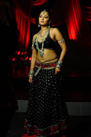 Anushka Shetty: Radiant Elegance 🌟