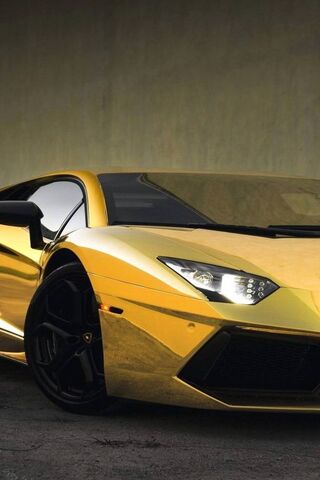 Gold Aventador
