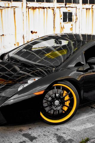 Lamborghini: The Epitom..