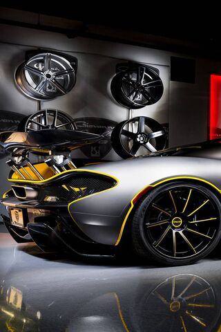 Silver McLaren: A Maste..