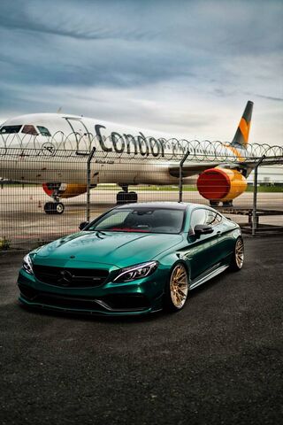 A Bold Encounter: Luxury Meets Aviation 🚗✈️