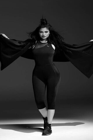 Kylie Jenner: A Trendse..