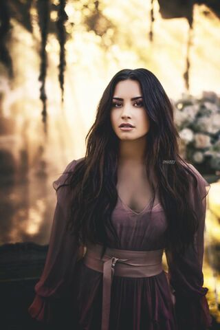 Demi Lovato Wallpaper - Download to your mobile from PHONEKY