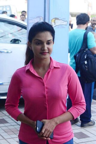Honey Rose Pictures | nowrunning