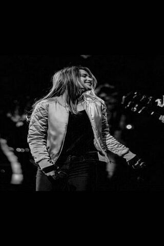 Melodies in Motion: Aima Baig's Captivating Performance 🎤✨