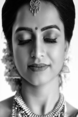 Elegance in Monochrome: The Essence of Kerala Weddings