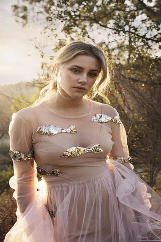 Whimsical Elegance: A Dreamy Fashion Moment