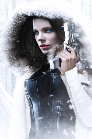 Frostbitten Fury: The Rise of Selene ❄️🔫