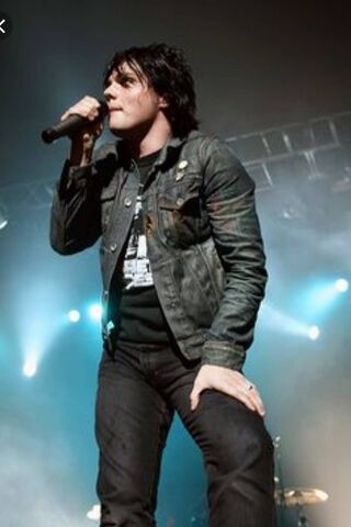 Gerard Way Wallpaper  Download to your mobile from PHONEKY
