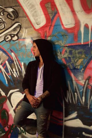 Urban Vibes: Justin in ..