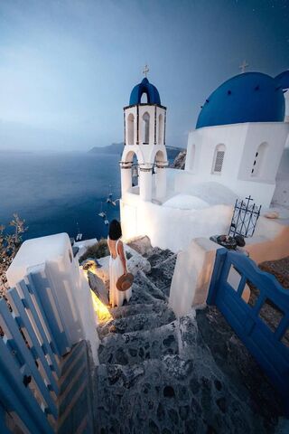 Enchanting Evenings in Santorini 🌅🏛️