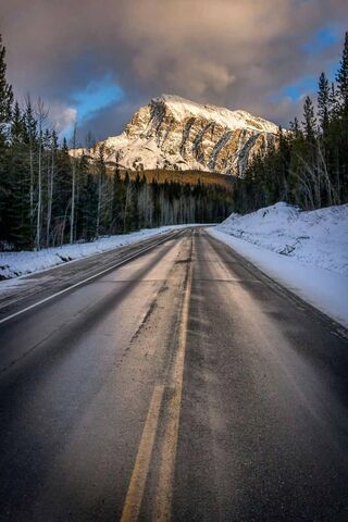 Journey Through the Canadian Rockies 🏞️🚗