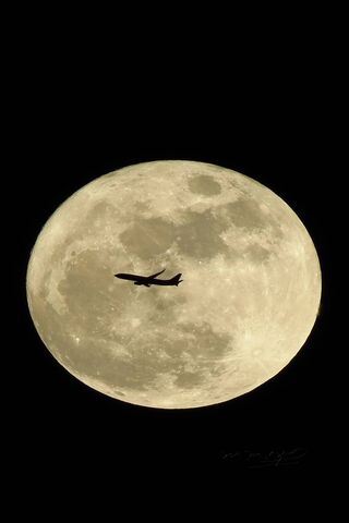 月亮和飞机