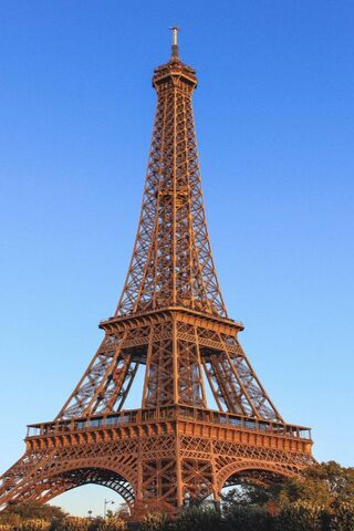 The Iconic Eiffel Tower: A Parisian Marvel 🗼✨