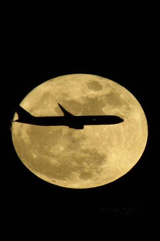 चंद्र आणि विमान