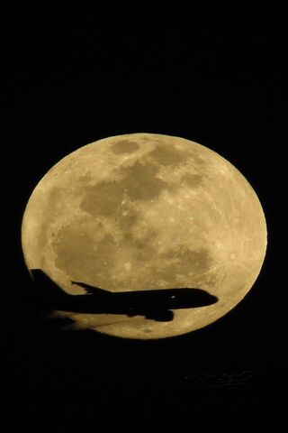 月亮和飞机
