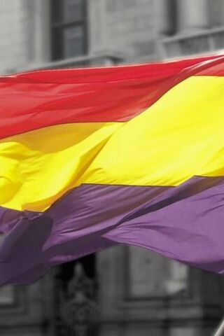 Waving History: The Flag of the Second Spanish Republic 🇪🇸