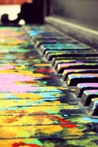 五颜六色的钢琴