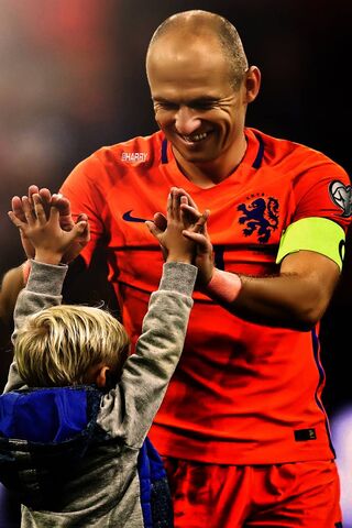 A Heartwarming Moment: Arjen Robben and a Young Fan ❤️⚽