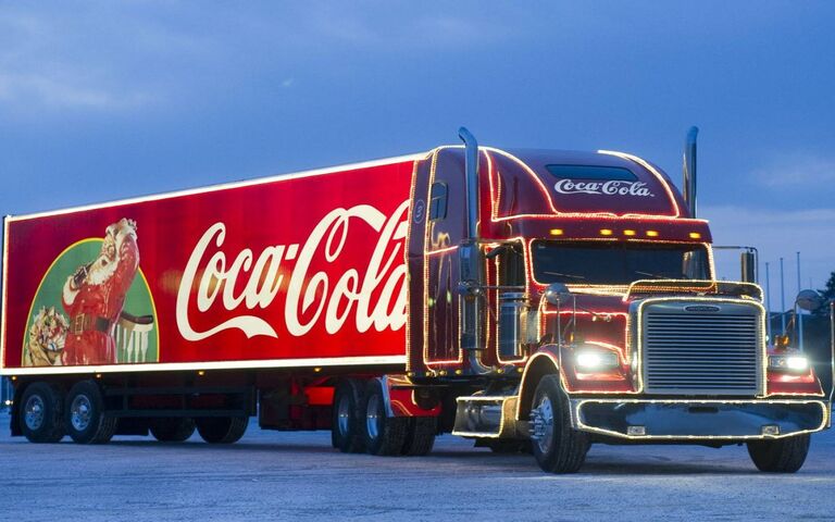 車でホリデー気分を盛り上げよう：コカ・コーラのクリスマス
