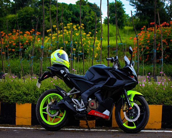 Bike Rs200 Wallpaper - Download to your mobile from PHONEKY