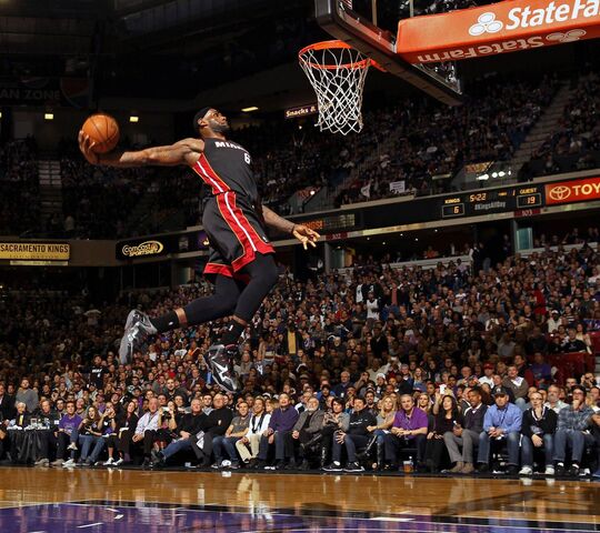 Lebron James Dunk Wallpaper - Download to your mobile from PHONEKY