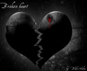 Trái tim tan vỡ luôn là một chủ đề đầy cảm xúc. Đừng bỏ lỡ ảnh nền này để cảm nhận sự đau đớn và hy vọng trong trái tim bạn.