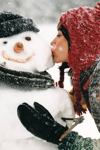 Snowman Kissed
